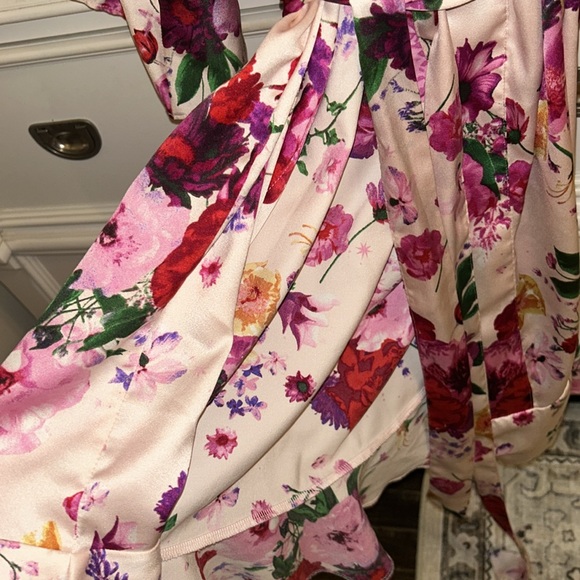 Floral Victoria Secret robe - Picture 5 of 7